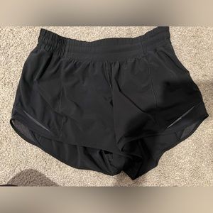 Lululemon Hotty Hot black Shorts 2.5” size 6